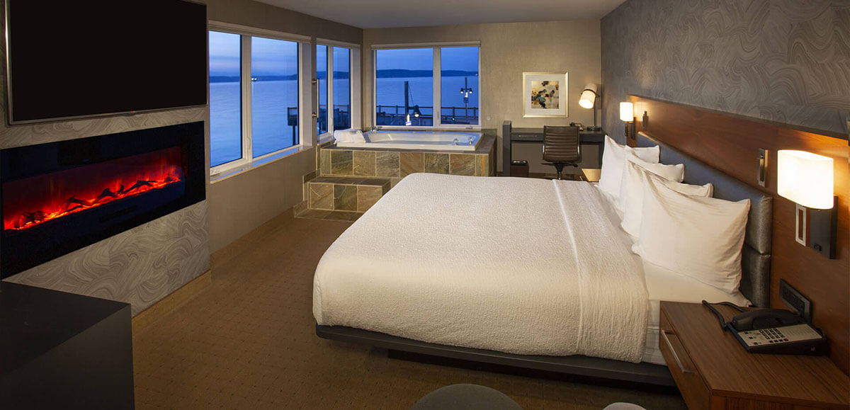 Deluxe View King Bed Room With Jacuzzi | Silver Cloud Hotel Tacoma