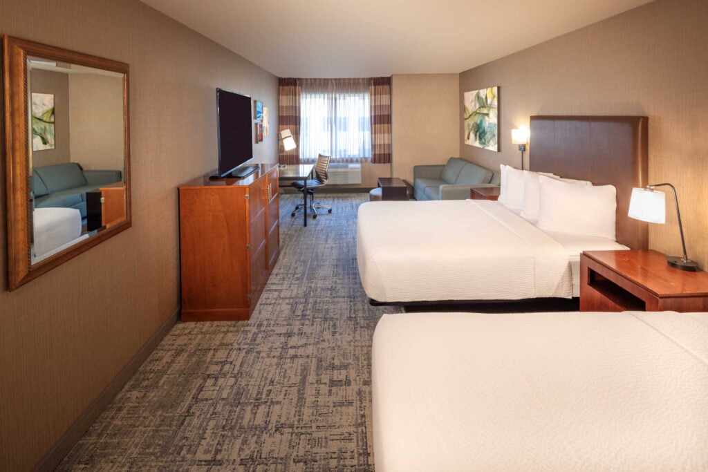 Double Queen guest room at Silver Cloud Hotel Seattle - Lake Union