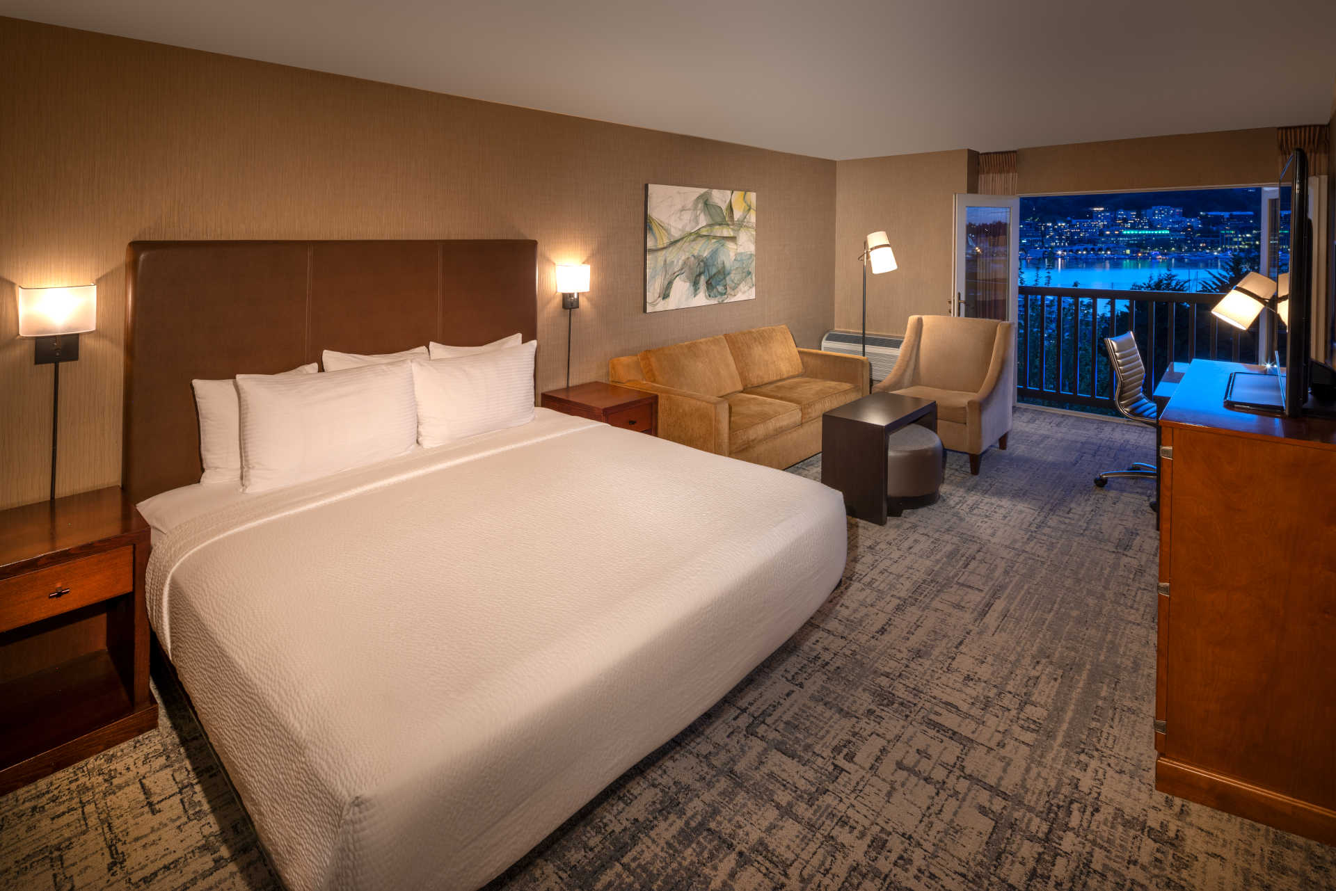 King guest room with a view of the lake at Silver Cloud Hotel Seattle - Lake Union