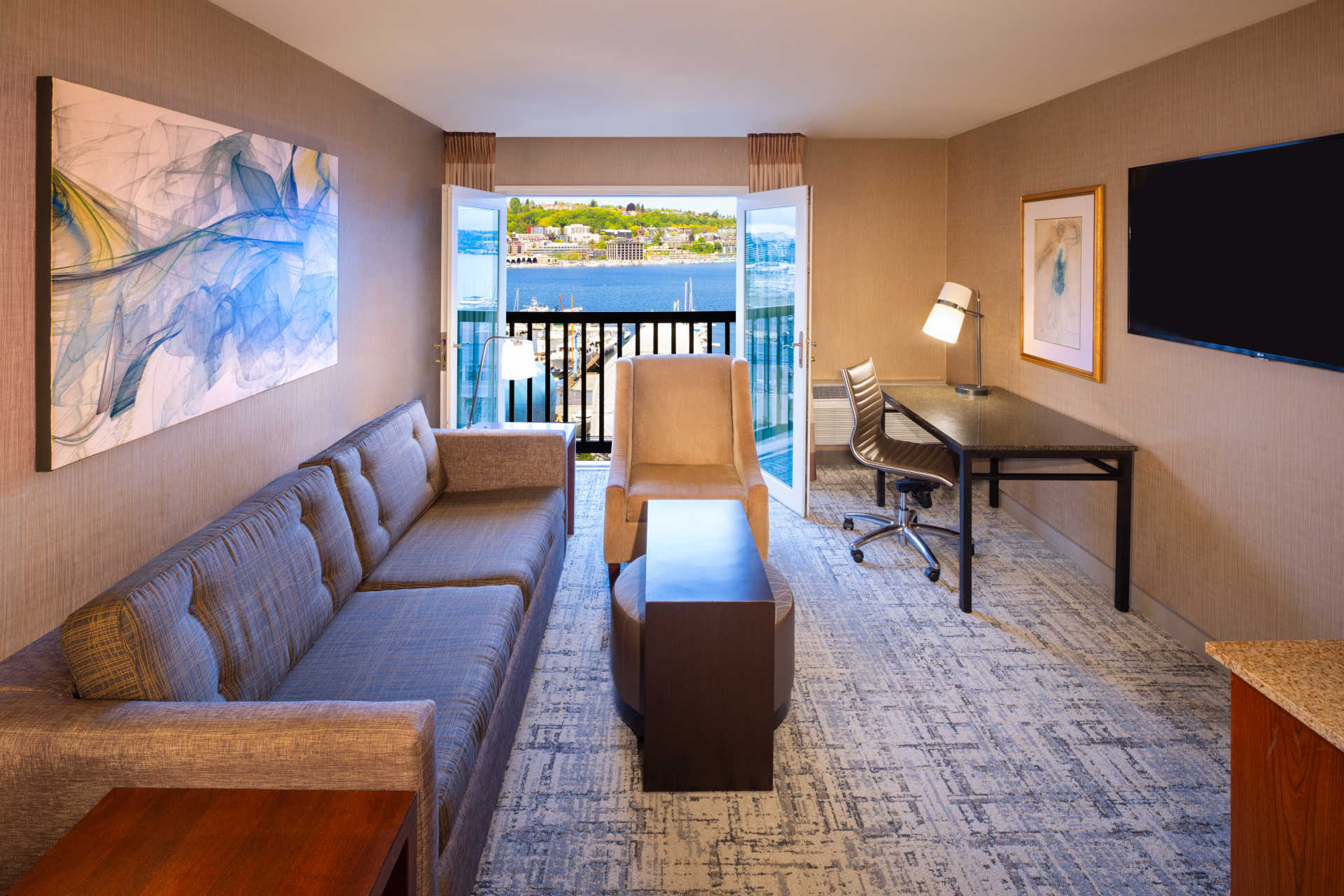Suite View room with a view of the lake at Silver Cloud Hotel Seattle - Lake Union